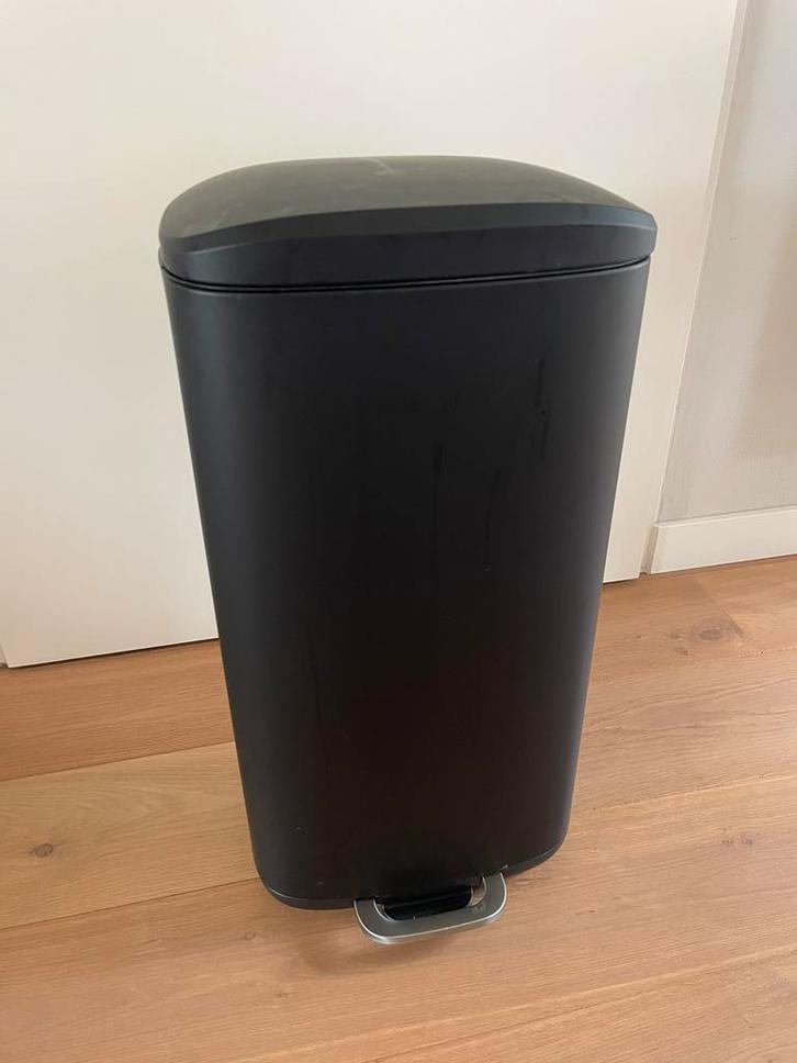 Pedaalemmer zwart van Kwamtum, Huis en Inrichting, Woonaccessoires | Prullenbakken, Zo goed als nieuw, 50 tot 75 cm, Ophalen