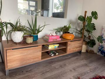 TV meubel van hout beschikbaar voor biedingen