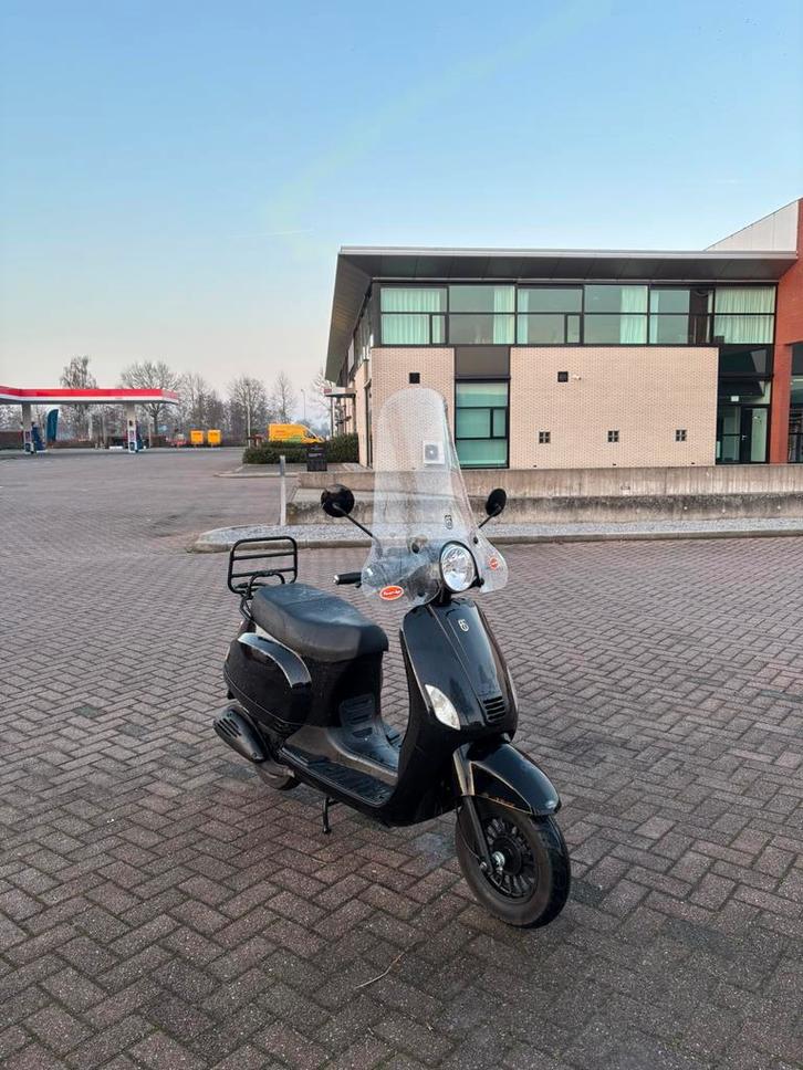 Riva, Fietsen en Brommers, Snorfietsen en Snorscooters, Zo goed als nieuw, Overige merken, Benzine, Ophalen