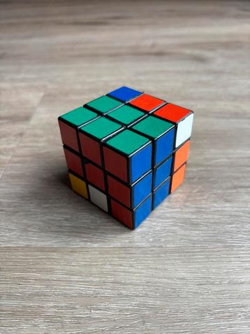 Rubik’s cube puzzel beschikbaar voor biedingen