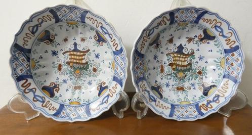2x polychroom geschilderde diepe wandbordjes [1579], Antiek en Kunst, Antiek | Wandborden en Tegels, Ophalen