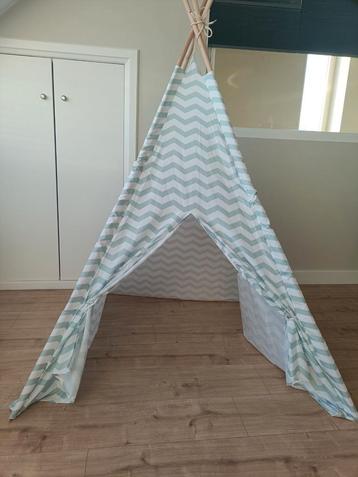 Tipi speeltent beschikbaar voor biedingen
