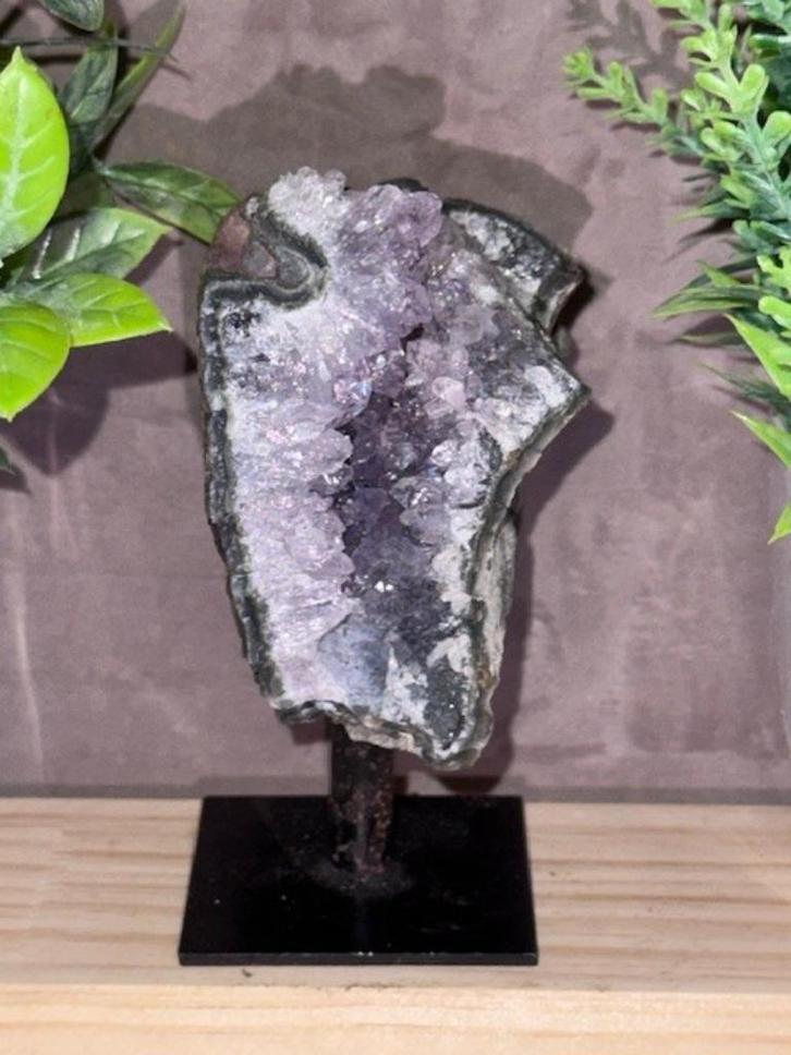 Amethist op standaard - 294 gram, Verzamelen, Mineralen en Fossielen, Mineraal, Ophalen of Verzenden