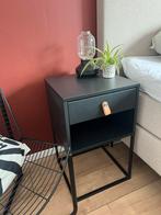 2 nachtkastjes zwart ikea vikhammer, Ophalen, Hout, Minder dan 45 cm