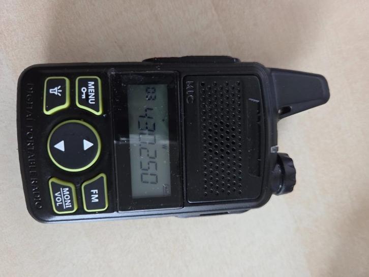 Baofeng mini met oortje, kabel, adapter handleiding en doos, Telecommunicatie, Portofoons en Walkie-talkies, Zo goed als nieuw