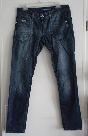donkerblauwe spijkerbroek met zakken op de broek maat 30-32 beschikbaar voor biedingen