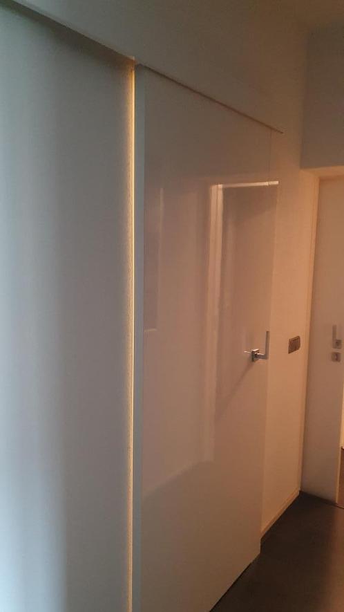 Houten wit hoogglans schuifdeur, aan 1 zijde een spiegel, Doe-het-zelf en Verbouw, Deuren en Horren, Gebruikt, Binnendeur, Hout