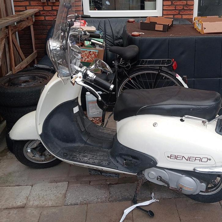 Benero retro scooter, Fietsen en Brommers, Snorfietsen en Snorscooters, Gebruikt, Overige merken, Benzine, Ophalen of Verzenden