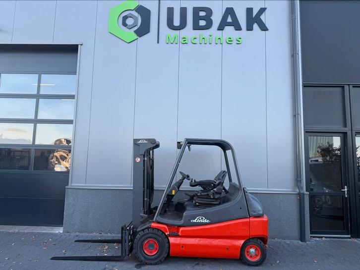 Linde E30 elektrische heftruck ‘triplo’ ‘sideshift’, Zakelijke goederen, Machines en Bouw | Heftrucks en Intern transport, Heftruck