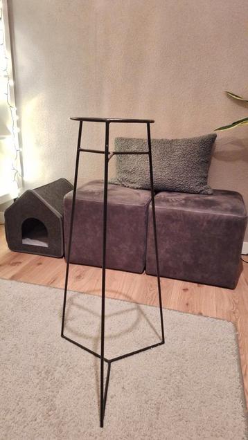 Zwart metalen plantenrek 86cm hoog beschikbaar voor biedingen