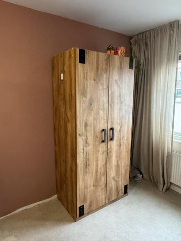 Mooie houten kledingkast - afbeelding 1