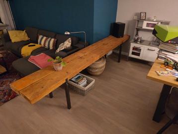 Stoere side table 3m breed beschikbaar voor biedingen