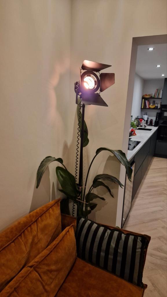 2 Filmset Vloerlampen - Industriële Look, Huis en Inrichting, Lampen | Vloerlampen, Zo goed als nieuw, 150 tot 200 cm, Metaal