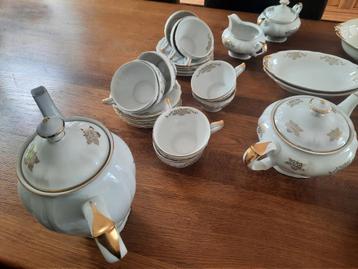 Oud servies uit Tsjechie beschikbaar voor biedingen