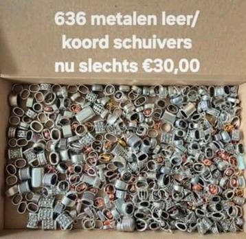 636 leer/koord schuivers/tussrnkralen beschikbaar voor biedingen