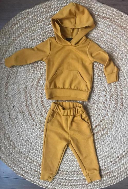 Joggingpak Chicaprie maat 68, Kinderen en Baby's, Babykleding | Maat 68, Zo goed als nieuw, Jongetje of Meisje, Pakje, Ophalen of Verzenden