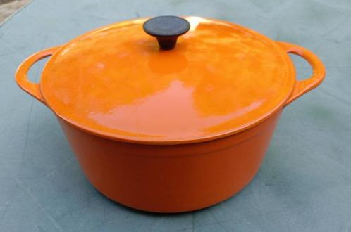LE CREUSET COUSANCES gietijzer pan rond 24 cm oranje (G54), Huis en Inrichting, Keuken | Potten en Pannen, Gebruikt, Koekenpan of Braadpan