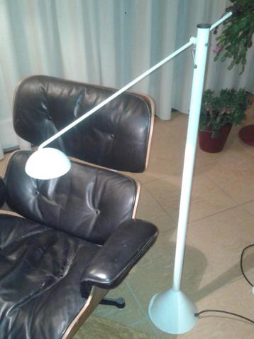 Staande witte Italiaanse designlampen (2x) van 1979 beschikbaar voor biedingen