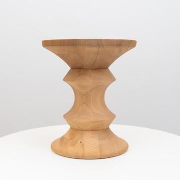 4x Vitra Eames Stool C - Massief Kastanjehout beschikbaar voor biedingen