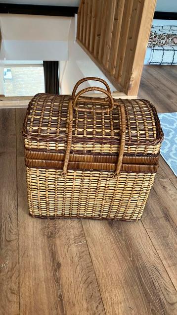 Picknickmand retro riet beschikbaar voor biedingen