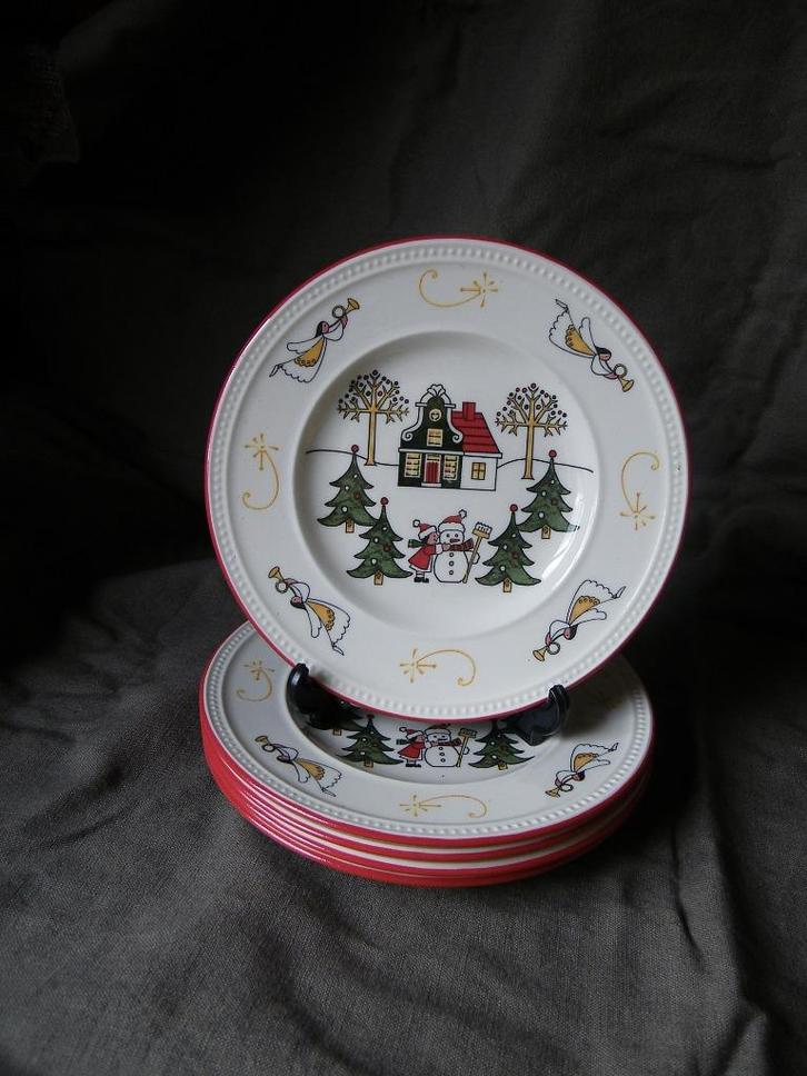 Wedgwood WINDSOR CHRISTMAS pastei/gebaksbordjes 18 cm, Huis en Inrichting, Keuken | Servies, Zo goed als nieuw, Wedgwood, Aardewerk