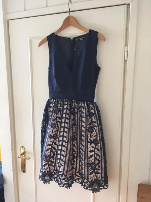 Klassieke blauwe gevoerde jurk met kant Little Mistress, 36, Kleding | Dames, Jurken, Zo goed als nieuw, Maat 36 (S), Blauw, Onder de knie