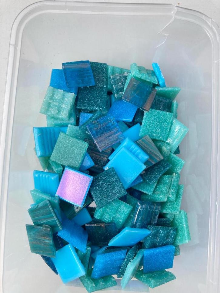 Mozaiek steentjes mix luxe turquoise-zeeblauw 2cm 500 gram!, Hobby en Vrije tijd, Knutselen, Zo goed als nieuw, Materiaal, Ophalen of Verzenden