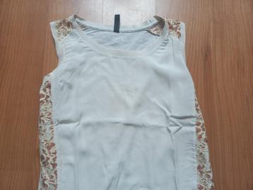 EKSEPT / SHOEBY gebroken wit / beige top afgezet met kant M beschikbaar voor biedingen