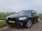 BMW 5-Serie Touring 528i High Executive | M-Sport | PANO |, Automaat, 4 cilinders, 2000 kg, Zwart