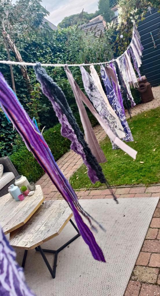 Bohemian Ibiza linten slinger 7 mtr paars, Hobby en Vrije tijd, Feestartikelen | Verhuur, Zo goed als nieuw, Geboorte of Huwelijk