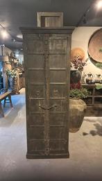 Unieke sobere kast met oude deuren uit India, Antiek en Kunst, Curiosa en Brocante, Ophalen