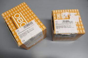 Bevestigingsklem met twee voetjes voor kabel en buizen. beschikbaar voor biedingen
