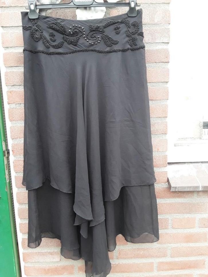 LUXE 100% zijde rok van NOUGAT LONDON, M38 Design, Kleding | Dames, Rokken, Zo goed als nieuw, Maat 38/40 (M), Zwart, Onder de knie