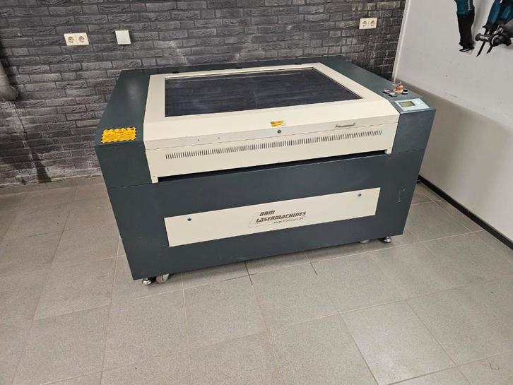 BRM Lasermachine 100W 130x90 - lasergraveermachine, Doe-het-zelf en Verbouw, Gereedschap | Freesmachines, Gebruikt, Elektrisch