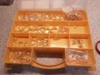 Doosje met glas en kristal parels. Kroonluchters., Ophalen