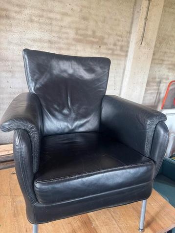 te koop 2 zwart leren fauteuils -Montel beschikbaar voor biedingen