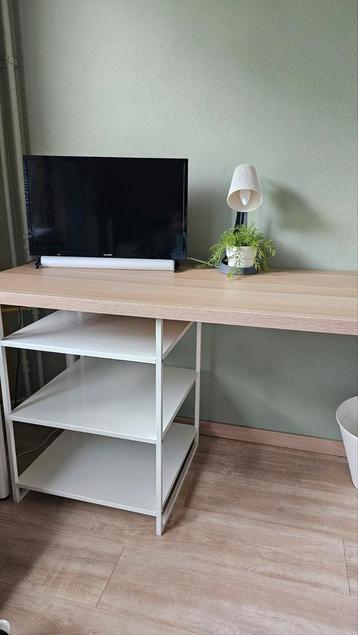 Bureau 140 x 60 met kastje en gratis bureaustoel beschikbaar voor biedingen