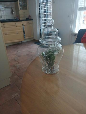 Glazen stolp beschikbaar voor biedingen