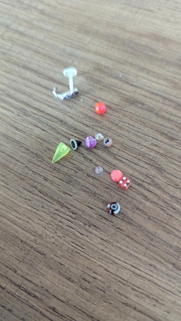 piercing balletje, Sieraden, Tassen en Uiterlijk, Piercings, Zo goed als nieuw, Staal, Ophalen of Verzenden