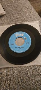 Beat Singel-The Four Fireballs-Let's do the monkey 1964, Ophalen of Verzenden, Gebruikt, Pop