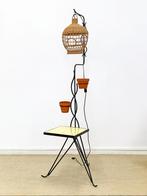 Vintage bijzettafel plantentafel vloerlamp rotan bamboe boho, Mid century modern / sixties / boho, 150 tot 200 cm, Gebruikt, Metaal