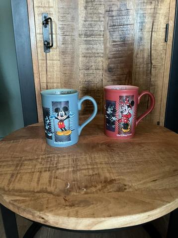 2 Disney mokken / bekers beschikbaar voor biedingen