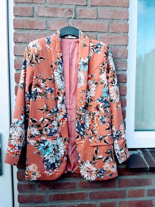 Mooi gebloemd blazer van IVIVI, S terra kleur, Kleding | Dames, Jasjes, Kostuums en Pakken, Zo goed als nieuw, Jasje, Maat 36 (S)
