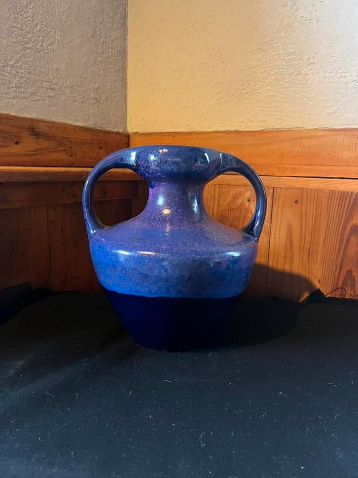 Majolica vaas in de kleuren paars en blauw, gemerkt 9302., Antiek en Kunst, Antiek | Keramiek en Aardewerk, Verzenden