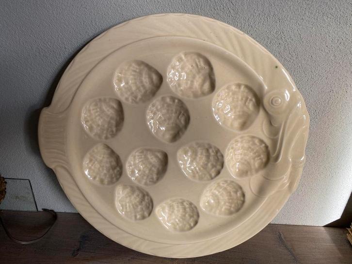 Kerst aardewerk Oesterschaal 12 oesters barbotine oesterbord, Antiek en Kunst, Antiek | Schalen, Ophalen of Verzenden