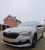 Skoda Scala 1.5 TSI Monte carlo  150pk Dsg-7 nardo grey, Auto's, Skoda, Scala, 4 cilinders, 620 kg, Origineel Nederlands