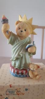 Cherished Teddies Libby, Vrijheidsbeeld, nr 305979 uit 1997, Ophalen of Verzenden, Zo goed als nieuw, Beeldje, Cherished Teddies