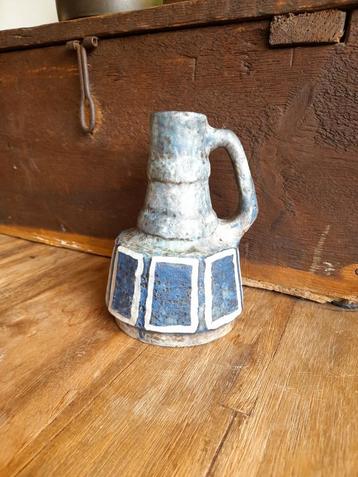 Retro vaas vaasje kruik blauw, grijs, wit beschikbaar voor biedingen