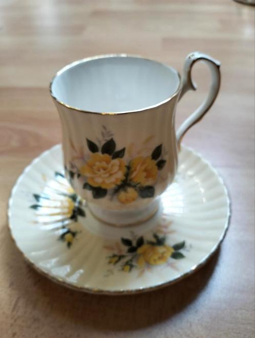 Royal Windsor Theekopje met Schotel - Gele Rozen, Antiek en Kunst, Antiek | Servies los, Ophalen of Verzenden