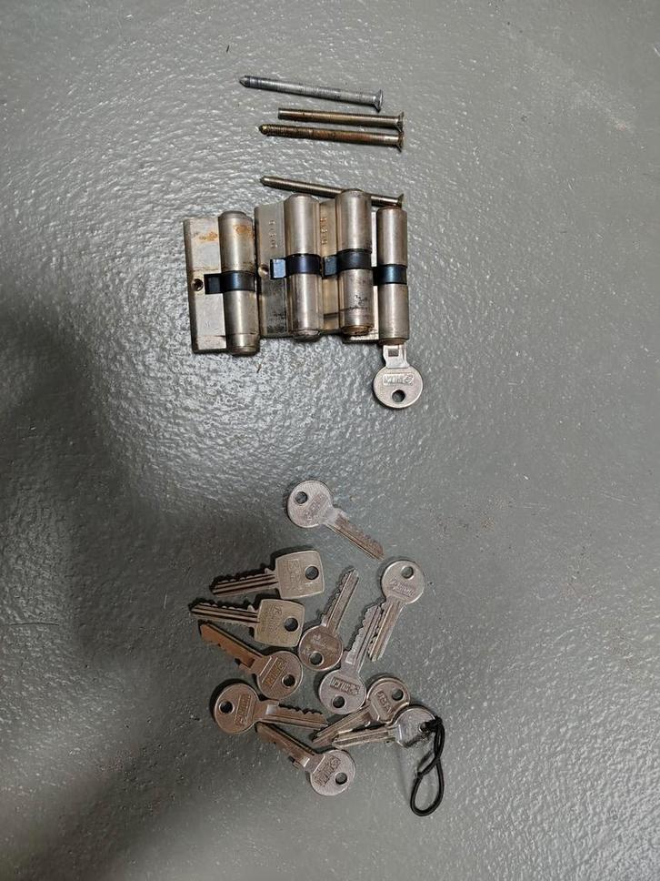 4 Gelijksluitende Cilinders + 12 Sleutels, Doe-het-zelf en Verbouw, Hang- en Sluitwerk, Ophalen of Verzenden